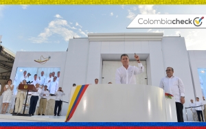 Cartagena, 26 de septiembre de 2016, Juan Manuel Santos, presidente de Colombia, y Rodrigo Londoño, comandante de las Farc, firman el Acuerdo Final de Paz.